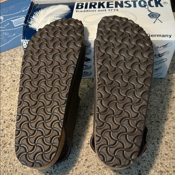 Birkenstock Milano Brown Sandals with Adjustable Straps - Picture 2 of 4